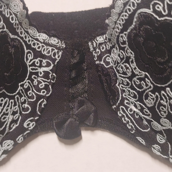 Delicates Intimate Bra Size 36C - Picture 2 of 6